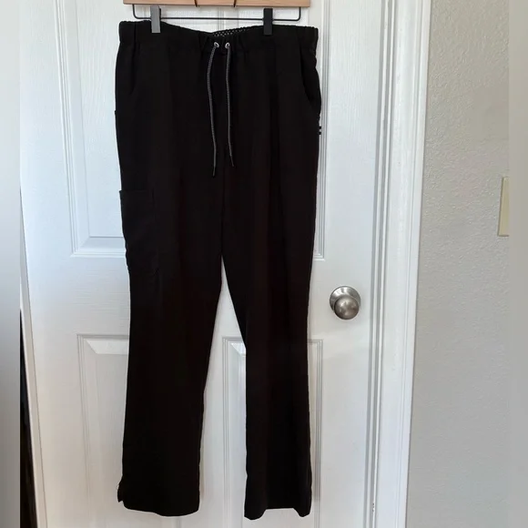 Beyond Scrubs Set - Women’s Black V-Neck Scrub Top Large and Drawstring Pant Med - Picture 9 of 12